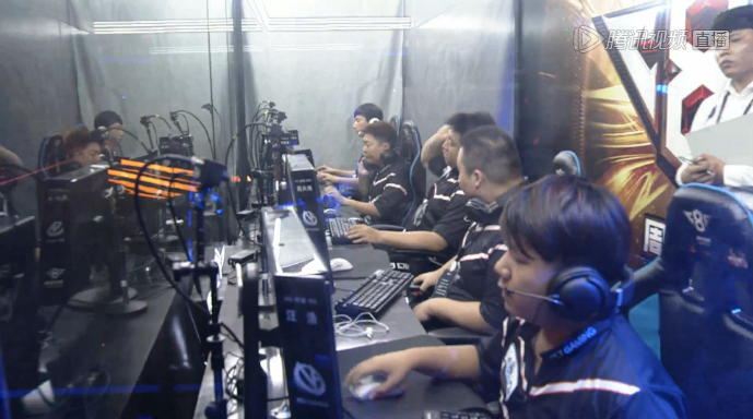 扎金花策略：不仅是运气，更是底气与运气的双重较量。（扎金花博弈：运气撑场，底气定胜负）