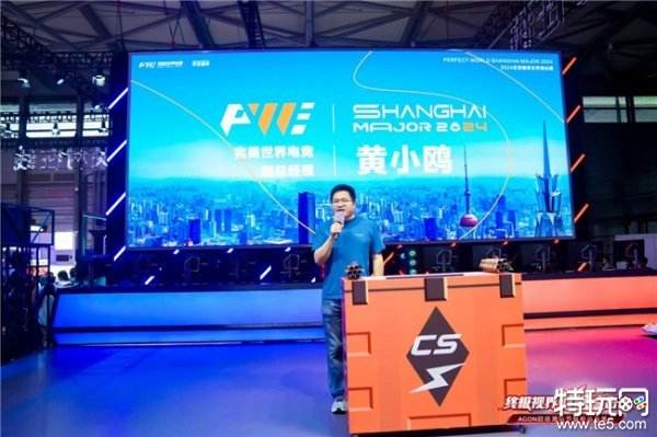 为什么AA在翻牌圈遇到三张同花牌时，必须采取保守的控池策略？（当翻牌圈出现三张同花牌时，持有AA为何应选择保守控池？）