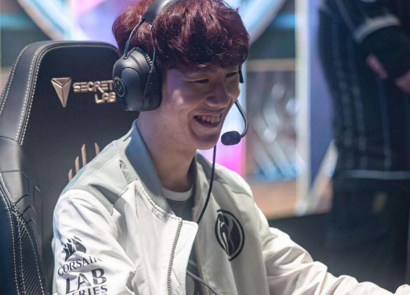 扑克策略为何强调克制（扑克博弈中克制的重要性）