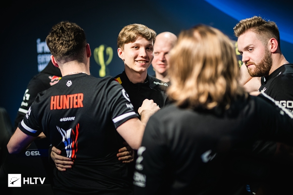 神经生物学：解析“应激水平（皮质醇）”在高额投注中的催化作用。（神经生物学视角：应激激素（皮质醇）如何催化高额投注）